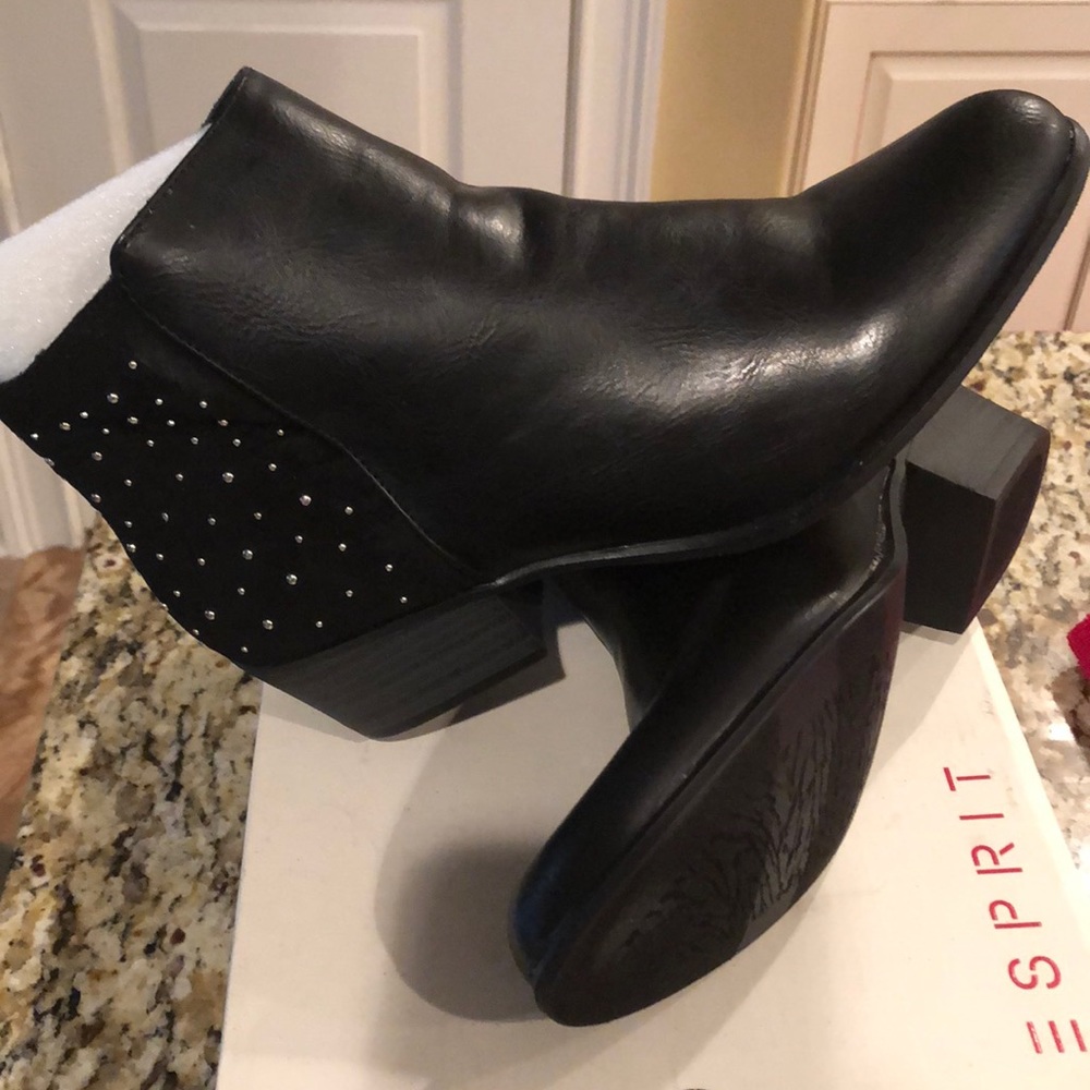 7.5 Black boots